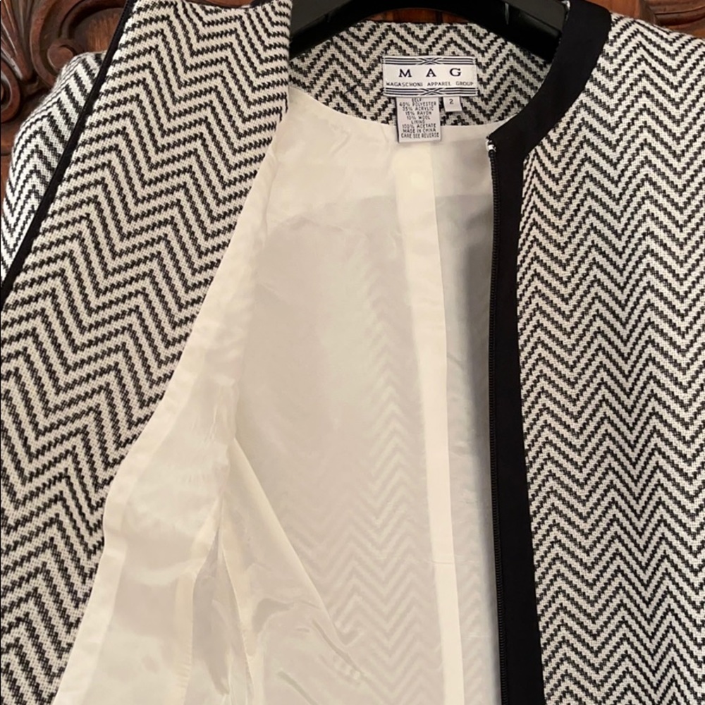 Blazer - Picture 4 of 4